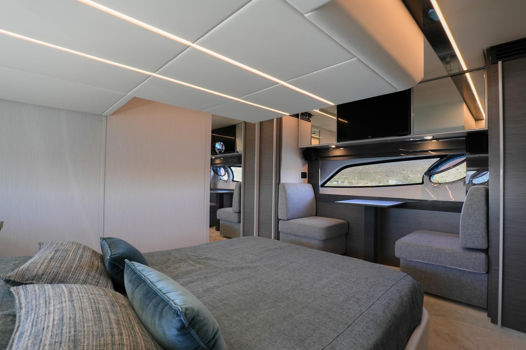 2024 PERSHING 5X 